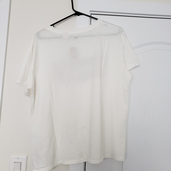 T-Shirt - Picture 2 of 4